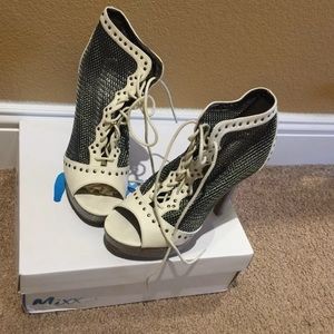 Cream Boots (Lace Up Peep Toe) US : 7